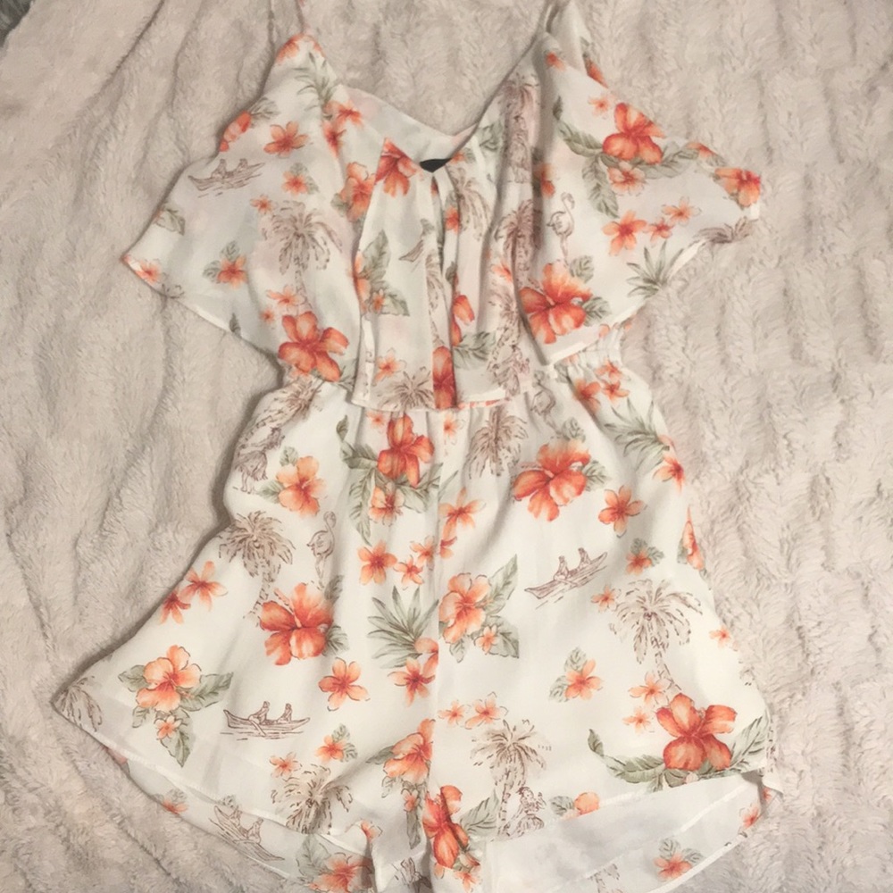 Floral romper🌺